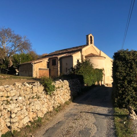 Chapelle St Martin , la Chapelle du 12 ème siècle se trouve à 100 m du Mas